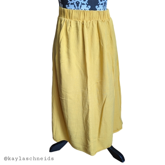 🌻2 for $20 | Linen Blend Mido Skirt with Button Detail on Front & Pleats - Picture 3 of 7